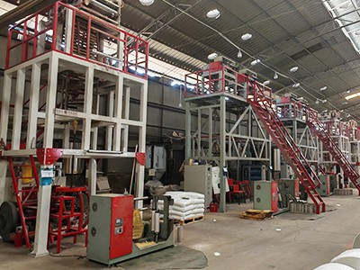 Modernisation de la ligne de film soufflé ABA et de la machine de fabrication de sacs plastiques