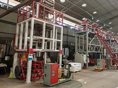 Modernisation de la ligne de film soufflé ABA et de la machine de fabrication de sacs plastiques