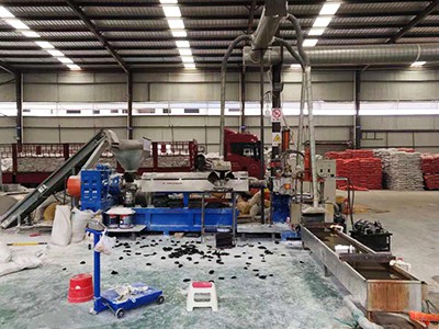 Ligne de recyclage et de granulation des plastiques au Japon