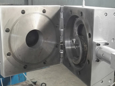 Système de granulation, avec filtre à tamis fonte à production continue